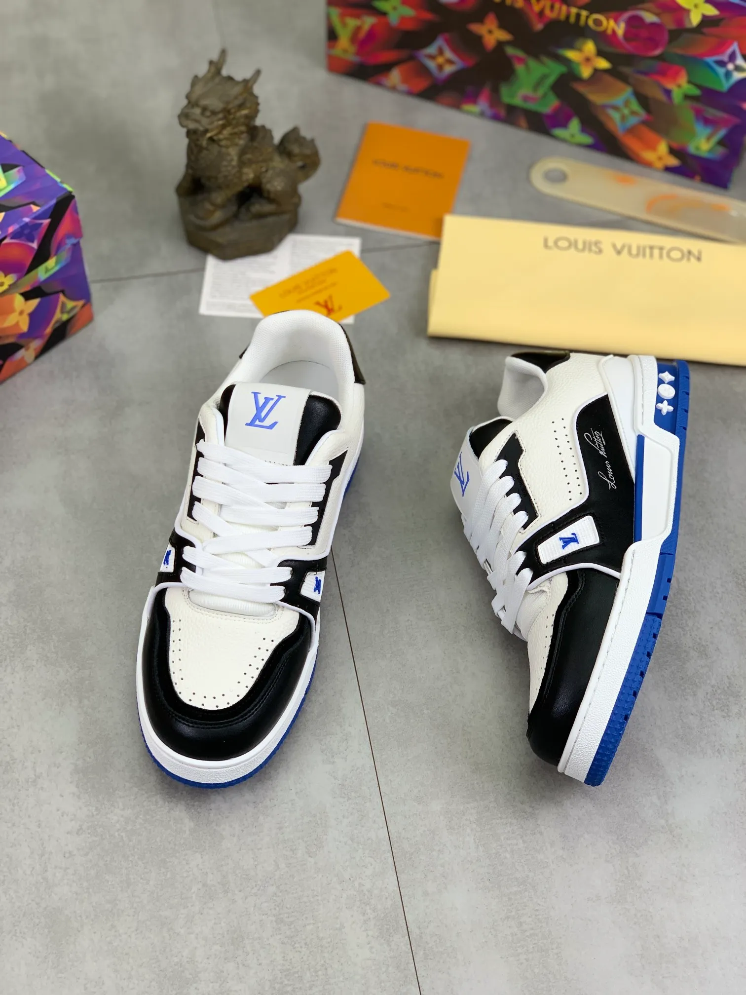 Men's shoes 💰P580 New style 💰💎💎Latest color High version 2025Louis*Vuitto* LV Traine Catwalk TRAINER outsole and fabric private model A shoe that definitely costs a lot of money and effort. This series was designed after the arrival of Vifgil. It is favored by many fans every season. Original TPU outsole Original packaging Men's size: 38-45 (46 can be customized) Color: 3️⃣ colors available (available from stock, super fast delivery)